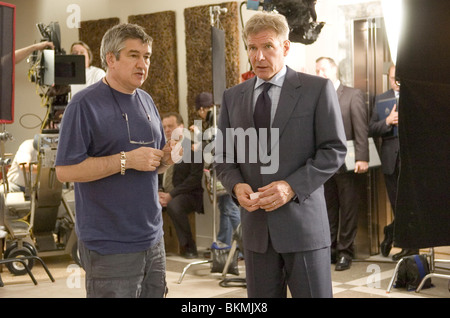 DREHARBEITEN ZU O/S "FIREWALL" (2006) MIT RICHARD LONCRAINE (DIR), HARRISON FORD FIRW 001-F1 Stockfoto