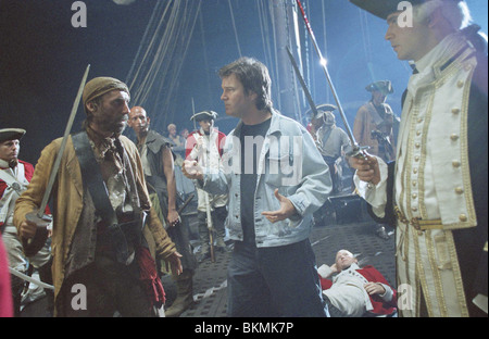 SCHMIERFILMBILDUNG O/S "PIRATES OF THE CARIBBEAN: THE CURSE OF THE BLACK PEARL" (2003) MIT GORE VERBINSKI (DIR), JACK DAVENPORT CREDIT Stockfoto