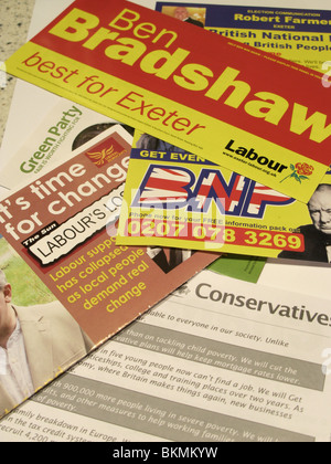 Sammlung von politische Flugblätter aus allen Parteien UK Parlamentswahlen 2010 UK Stockfoto