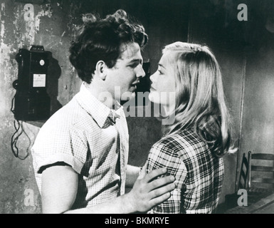 DAS LETZTE BILD ERSCHEINEN (1971) TIMOTHY BOTTOMS, CYBILL SHEPHERD LPSH 008P Stockfoto