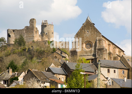 Die Bastide Stadt Najac mit Kirche und Schloss auf einem kegelförmigen Hügel Aveyron Midi-Pyrenäen Frankreich Stockfoto