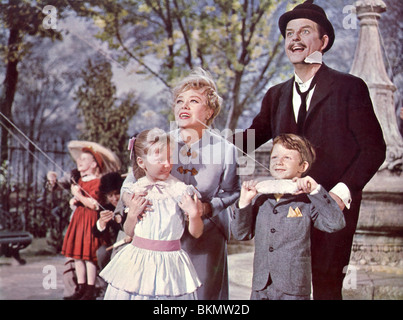 MARY POPPINS (1964) KAREN DOTRICE, GLYNIS JOHNS, MATTHEW GARBER, DAVID TOMLINSON MYPS 006FOH Stockfoto