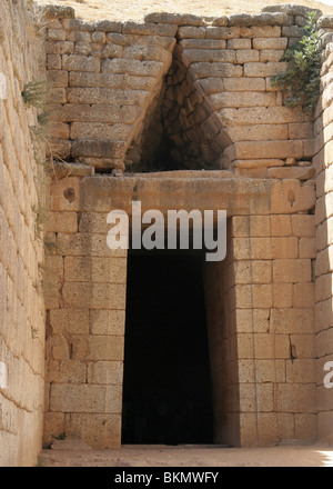 Schatzkammer des Atreus oder Grab des Agamemnonis "Tholos". Eingang zum Grab Grab. Um 1250 v. Chr. gebaut. Peloponnes. Griechenland. Stockfoto