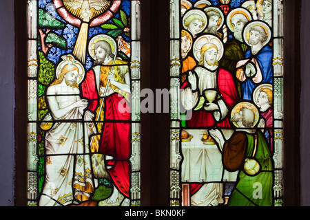 Glasfenster in der Kirche St. Olaf in Wasdale Head im englischen Lake District Stockfoto