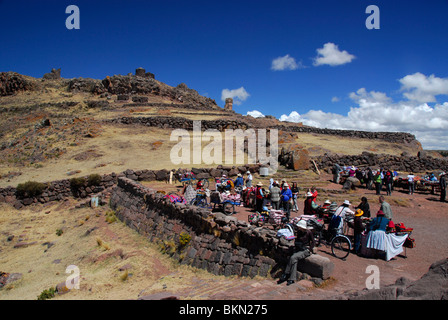 Indiomarkt in der Nähe von Sillustani Ruinen, Peru, Südamerika Stockfoto