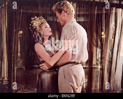 SHE (1965) URSULA ANDRESS, JOHN RICHARDSON SHE 010FOH Stockfoto