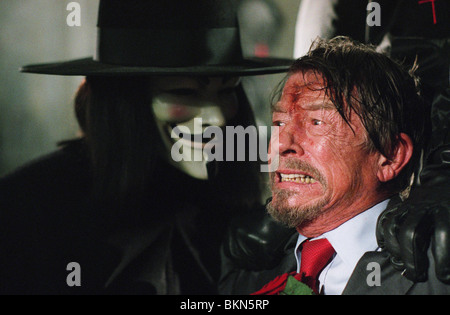 V WIE VENDETTA (2005) HUGO WEAVING, JOHN VERLETZT VFOR 001-20 Stockfoto