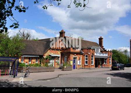 Letchworth Garten-Stadt-Bahnhof, Bahnhofplatz, Letchworth Garden City, Hertfordshire, England, Vereinigtes Königreich Stockfoto