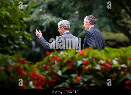 Der ehemalige Präsident George Bush und Sohn Präsident George w. Bush. Stockfoto