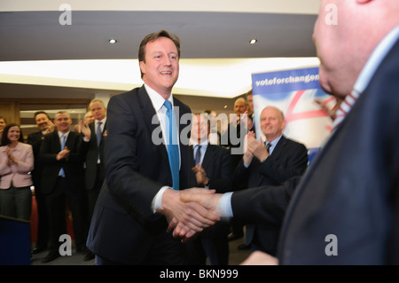 David Cameron bei einem Besuch in der Unionisten und konservativen, Belfast, vor die Wahl 2010. Stockfoto