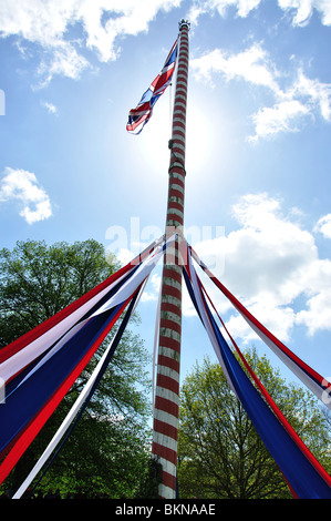 Der Maibaum, die Ickwell Mai Festivaltage, Ickwell grün, Ickwell, Bedfordshire, England, Vereinigtes Königreich Stockfoto