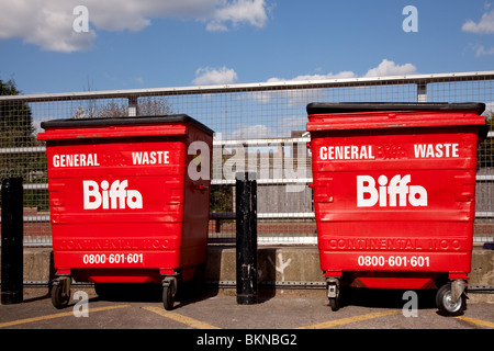 Abfall und recycling-Behälter in Didsbury, Manchester Stockfoto