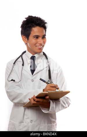 junge asiatische Arzt/medizinische Student/Praktikant im Laborkittel Stockfoto