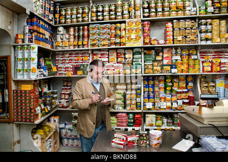 Lebensmittelhändler Lebensmittelgeschäft alte Madrid Spanien Stockfoto
