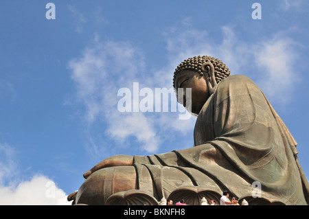 Profil von Tian Tan "Big Buddha" Statue, Monastery Po Lin, Blick von der Altar Plattformen, Lantau Island, Hong Kong Stockfoto