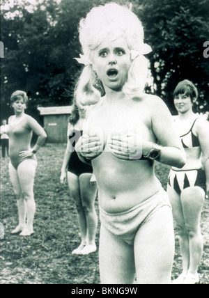 CAMPING (1969) BARBARA WINDSOR RMSP 007 WEITERMACHEN Stockfoto