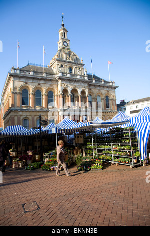 Corn Exchange, Ipswich, Suffolk am Markttag Stockfoto