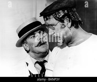 CARRY ON HINTER (1975) WINDSOR DAVIES, JACK DOUGLAS COBH 002P Stockfoto