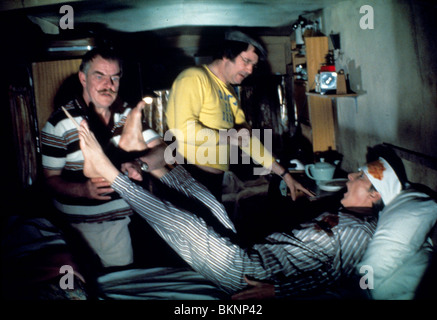 CARRY ON HINTER (1975) WINDSOR DAVIES, JACK DOUGLAS, KENNETH WILLIAMS COBH 004 Stockfoto