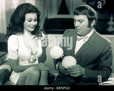 WEITER LIEBEN (1970) IMOGEN HASSALL, TERRY SCOTT COLV 005 Stockfoto