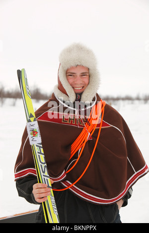 Saami Mann beim Rentier Racing World Cup, während Sámi Osterfestspiele in Kautokeino in Finnmarksvidda im arktischen Norwegen Stockfoto