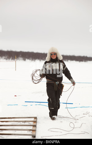 Saami Mann beim Rentier Racing World Cup, während Sámi Osterfestspiele in Kautokeino in Finnmarksvidda im arktischen Norwegen Stockfoto