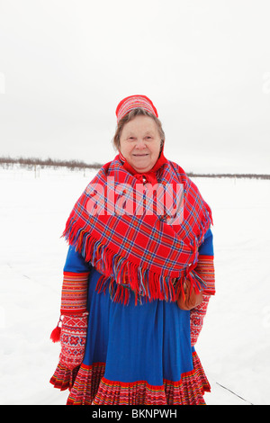 Saami Dame bei den Osterfestspielen Sámi statt in Kautokeino in Finnmarksvidda im arktischen Norwegen Stockfoto