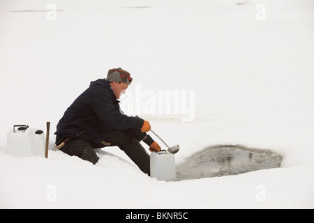 Die jährliche Sami Frühling Rentier Migration von Stubba nr Gällivare in Schweden durch ihrem angestammten Land in Lappland Stockfoto