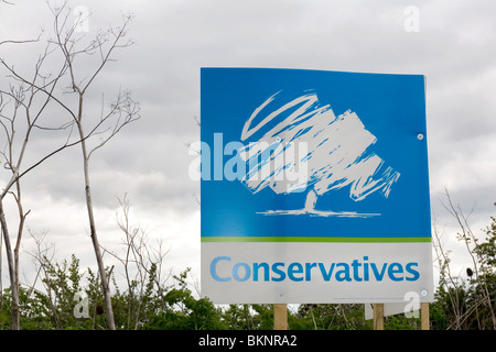 Die konservativen Plakat in der Essex-landschaft während der allgemeinen Wahlkampagne 2010 Stockfoto