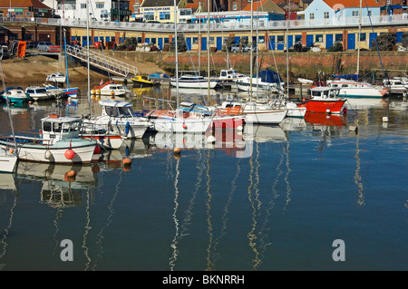 Fischerboote Boot und Yachten Yacht im Hafen festgemacht Bridlington East Yorkshire England Vereinigtes Königreich GB Großbritannien Stockfoto