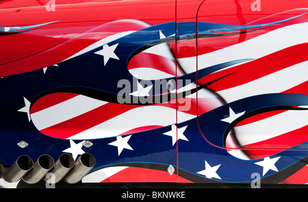 Ian hanson Chevrolet Corvette Auto ziehen und die amerikanische Flagge Airbrush detail. Santa Pod Raceway, England Stockfoto