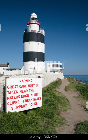 Warnzeichen auf der Klippenpfad neben dem Haken Leuchtturm auf der Halbinsel Hook, Co Wexford, Irland. Stockfoto