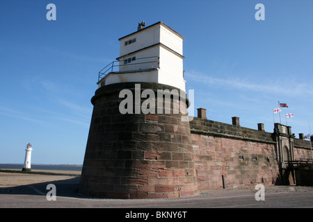 Fort Perch Rock und Leuchtturm am New Brighton, Wirral, Wallasey, Merseyside, Großbritannien Stockfoto