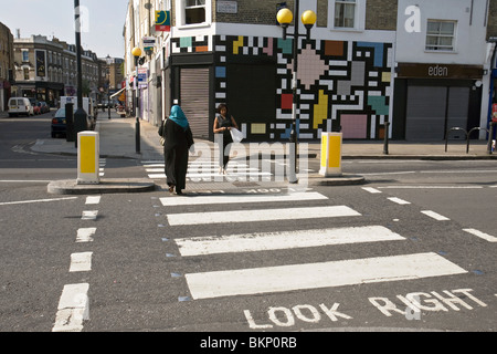 ein Zebrastreifen in Golborne Road im Westen von london Stockfoto