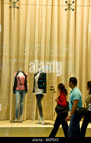 Dubai Mall Shopper Stockfoto