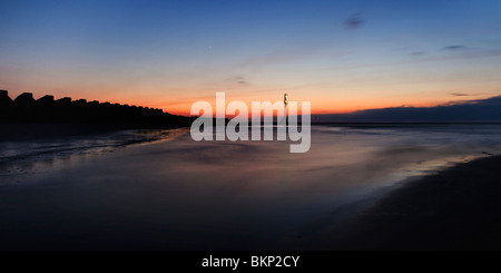 Sonnenuntergang über der Mündung des Mersey Stockfoto