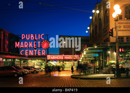 Seattles ikonischen Innenstadt Markt am Abend Stockfoto