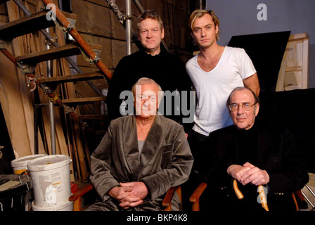 DREHARBEITEN, O/S "SLEUTH (2007)" MICHAEL CAINE, JUDE LAW, KENNETH BRANAGH (DIR), HAROLD PINTER (WRI) SUTH 011 Stockfoto