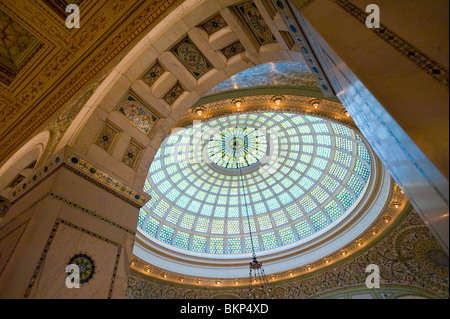 Preston Bradley Hall of Chicago Cultural Center in Chicago, Illinois.  Tiffany Mosaik Glaskuppel. Stockfoto