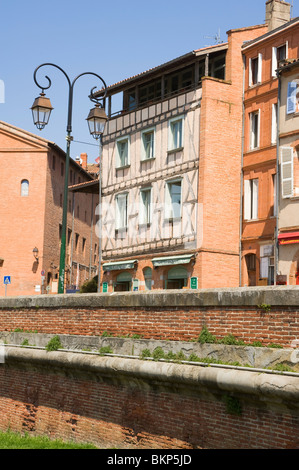 Cafe Des Artistes Platz De La Daurade Bar Café und Restaurant in Toulouse Haute-Garonne Midi-Pyrenäen-Frankreich Stockfoto