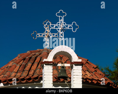 Kreuze auf dem Dach des griechisch-orthodoxen Kirche Agia Paraskevi Samos Griechenland Stockfoto