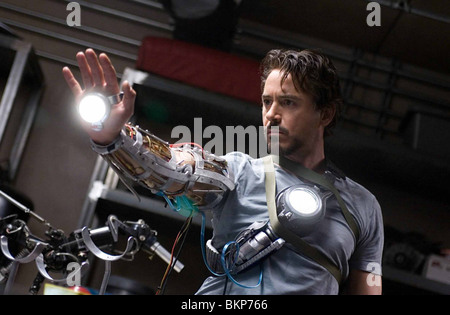 IRON MAN (2008) TERRENCE HOWARD, JON FAVREAU, ROBERT DOWNEY JR JON FAVREAU IMN 001-03 Stockfoto