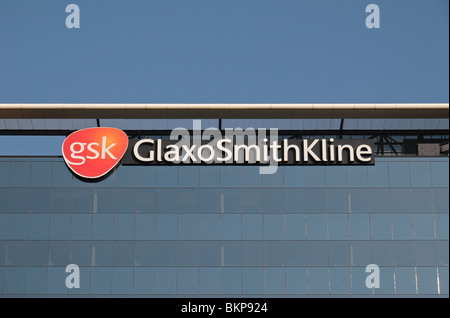 Die GlaxoSmithKline branding auf ihren Kopf Bürogebäude in Brentford, Middx, UK. Stockfoto