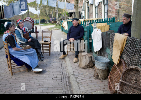 Menschen wieder anschließt Leben in Urk Dorf, Zuiderzee Museum, Enkhuizen, Niederlande Stockfoto