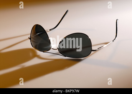 Ray-Ban Aviator Sonnenbrillen isoliert im studio Stockfoto