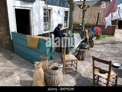 Menschen wieder anschließt Leben in Urk Dorf, Zuiderzee Museum, Enkhuizen, Niederlande Stockfoto