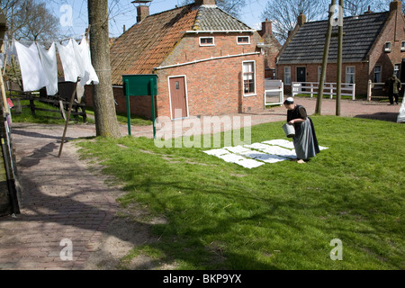 Menschen wieder anschließt Leben in Urk Dorf, Zuiderzee Museum, Enkhuizen, Niederlande Stockfoto