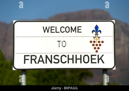 "Willkommen in Franschhoek" unterzeichnen, Provinz Westkap, Südafrika. Stockfoto