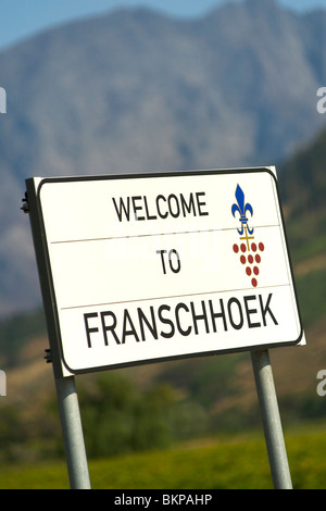 "Willkommen in Franschhoek" unterzeichnen, Provinz Westkap, Südafrika. Stockfoto