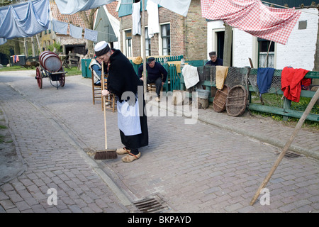 Menschen wieder anschließt Leben in Urk Dorf, Zuiderzee Museum, Enkhuizen, Niederlande Stockfoto
